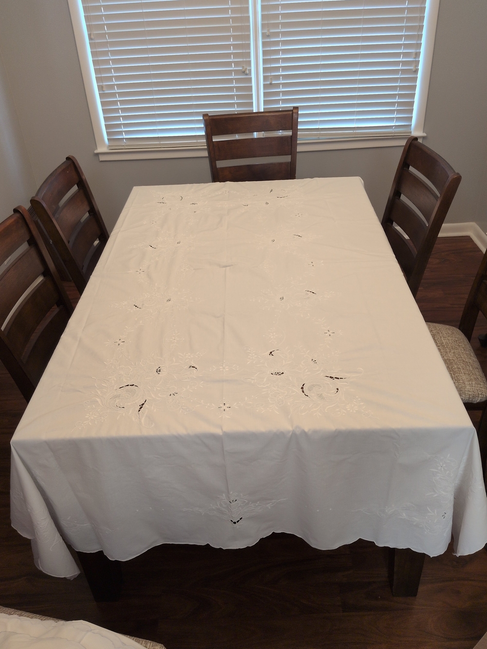 Vintage White Linen Tablecloth Set • 92x65 • Embroidered Cutwork • 8 Napkins